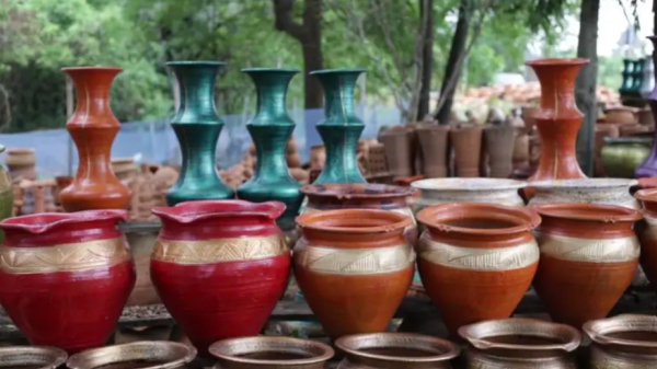 Clay Pots Along Accra-Aflao Highway Reveal 25-Year Pottery Business In Ghana
